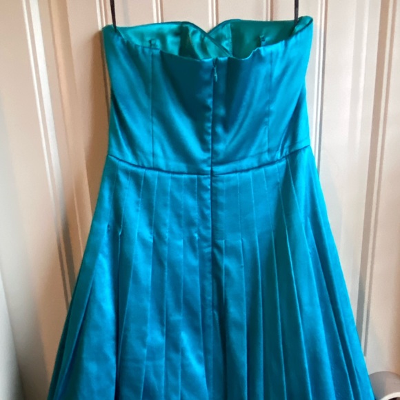 Betsy Johnson formal Knee-length dress - Picture 2 of 5